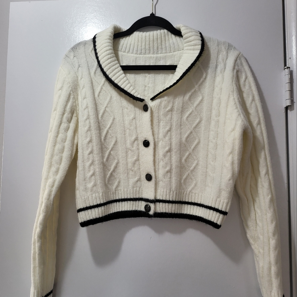 Vasse white Cardigan with Black Details